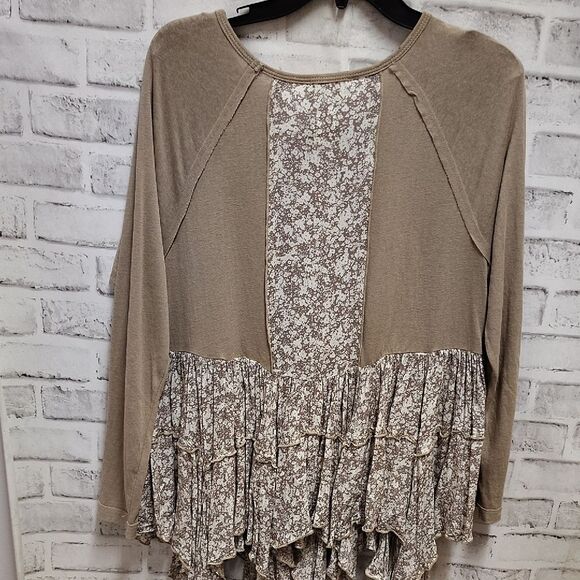 Easel Taupe Floral Ruffle Hem Tunic - Picture 3 of 3